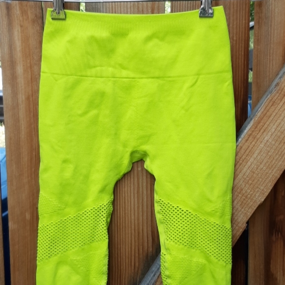 Fabletics neon cropped smoothing shaping leggings - Picture 2 of 6